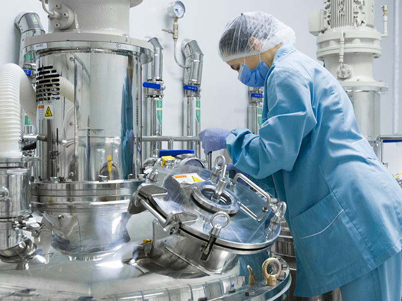 Fabricantes de productos químicos que realizan experimentos